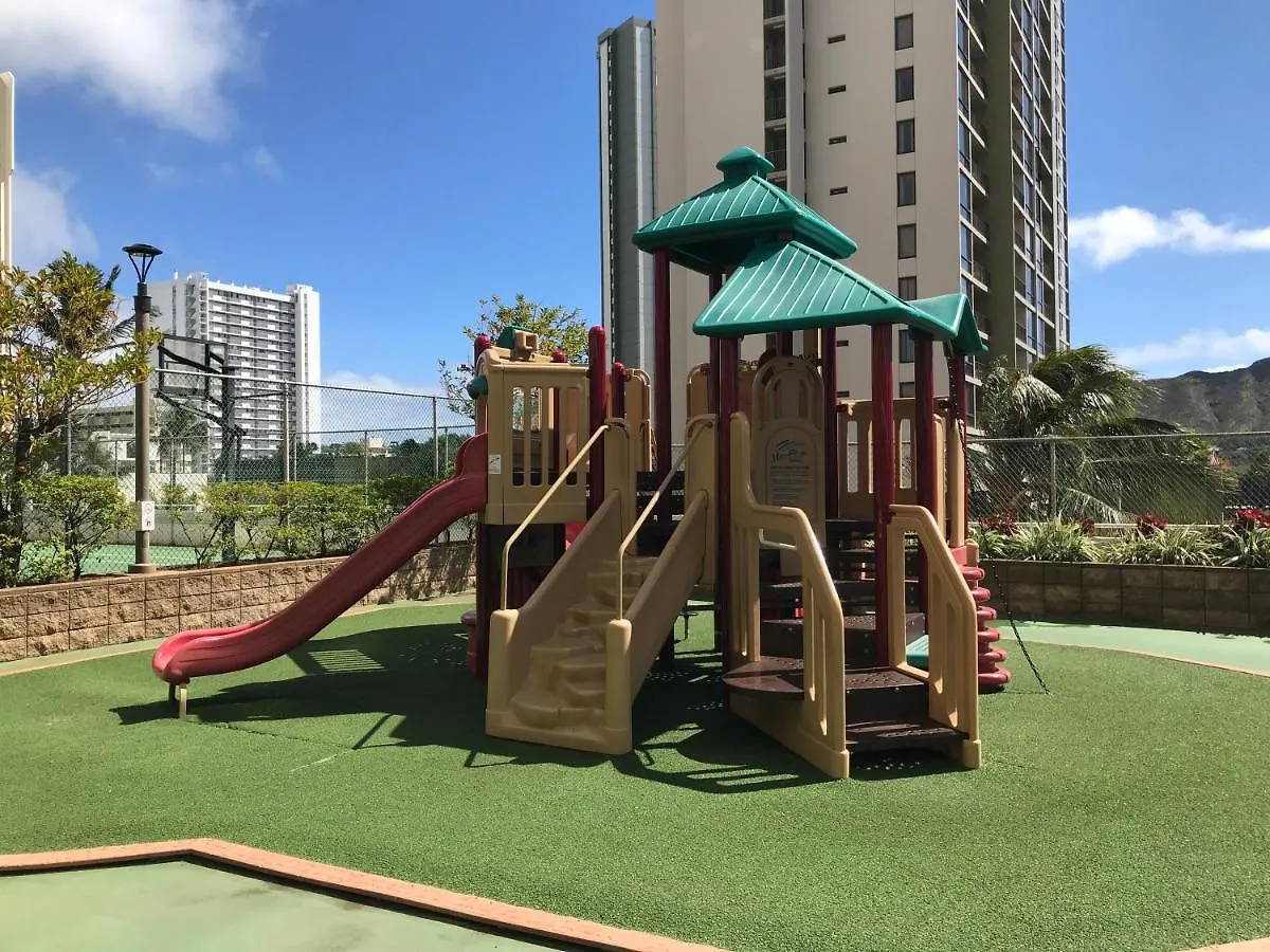 Waikiki Banyan 1Br, Steps To Beach With Free Parking! ホノルル 0*,  米国