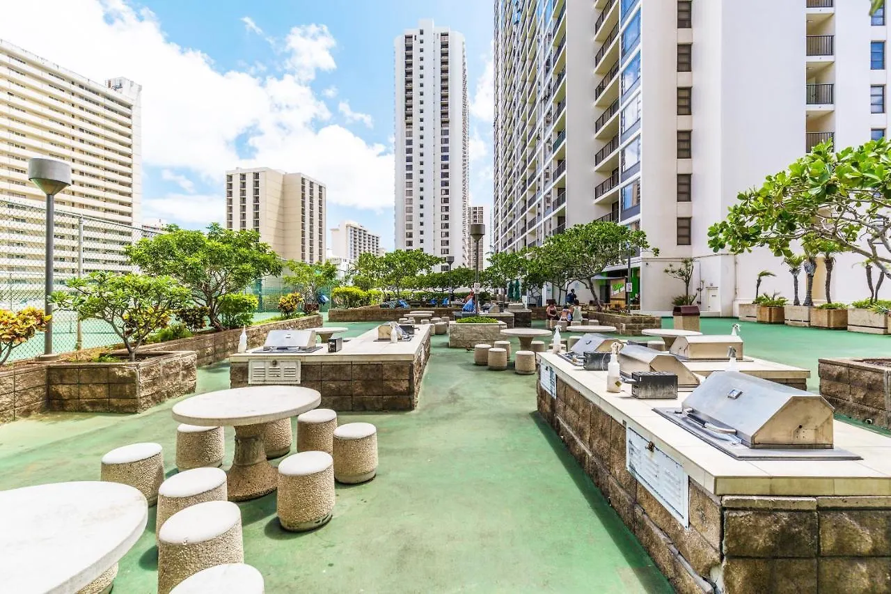Waikiki Banyan 1Br, Steps To Beach With Free Parking! ホノルル 0*,  米国