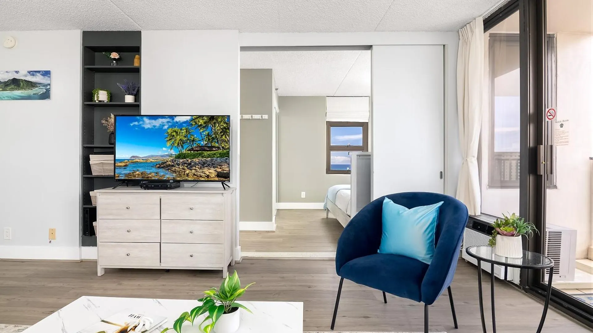 Waikiki Banyan 1Br, Steps To Beach With Free Parking! ホノルル 0*,  米国