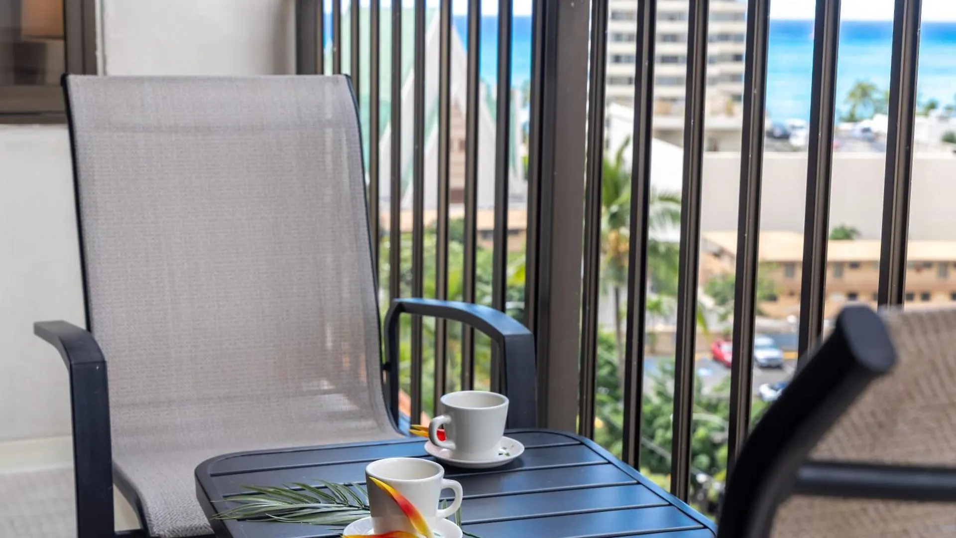 アパート Waikiki Banyan 1Br, Steps To Beach With Free Parking! ホノルル