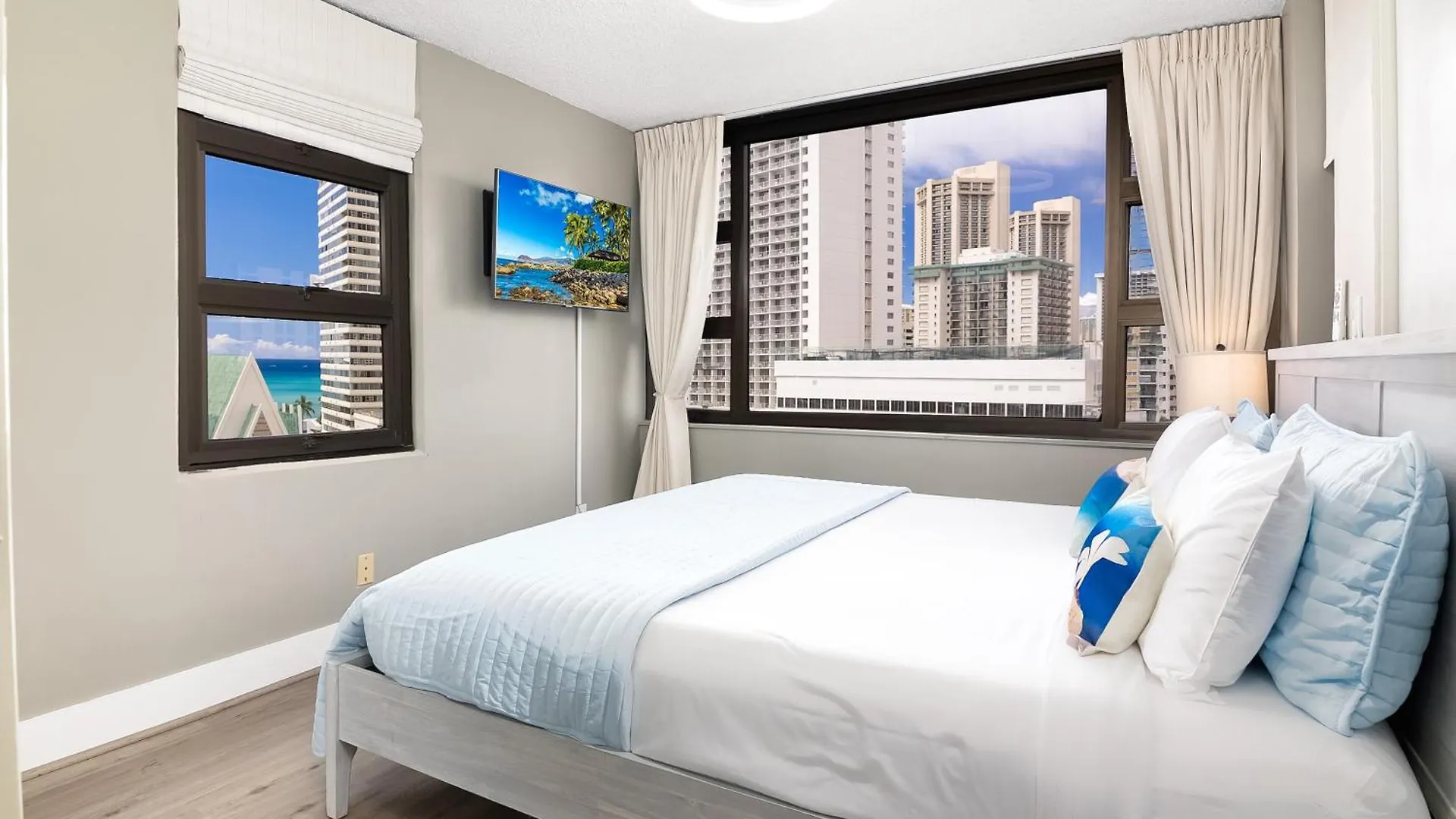 Waikiki Banyan 1Br, Steps To Beach With Free Parking! ホノルル 0*,  米国
