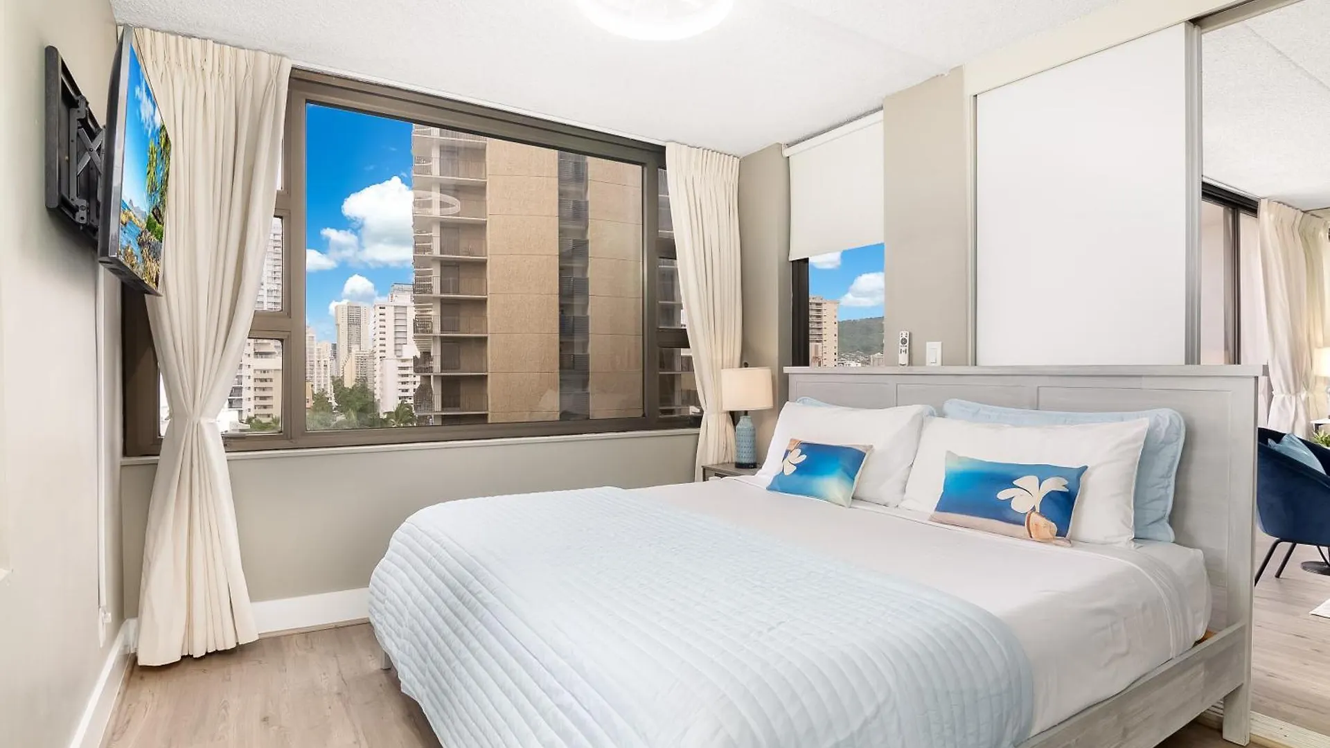 Waikiki Banyan 1Br, Steps To Beach With Free Parking! Honolulu Daire